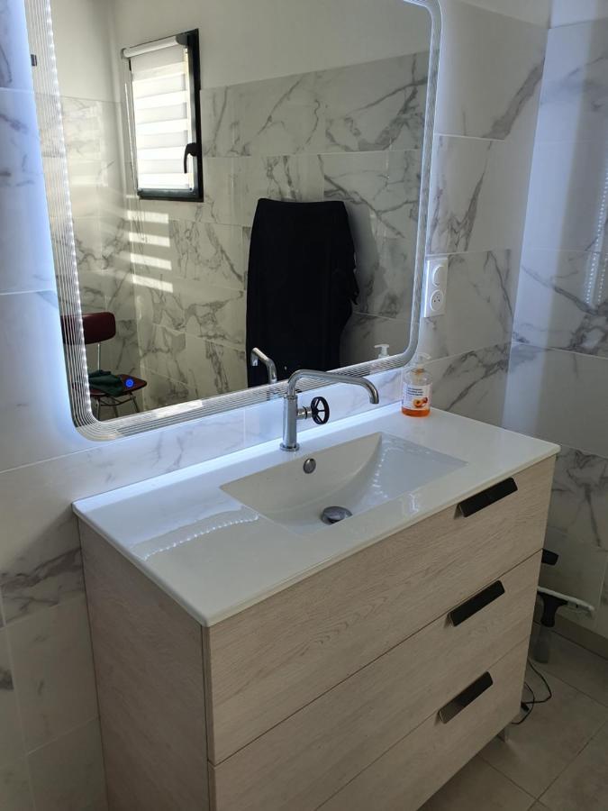 Location Chambre Dans Plain Pied 2 Chambres Louable 타든 외부 사진