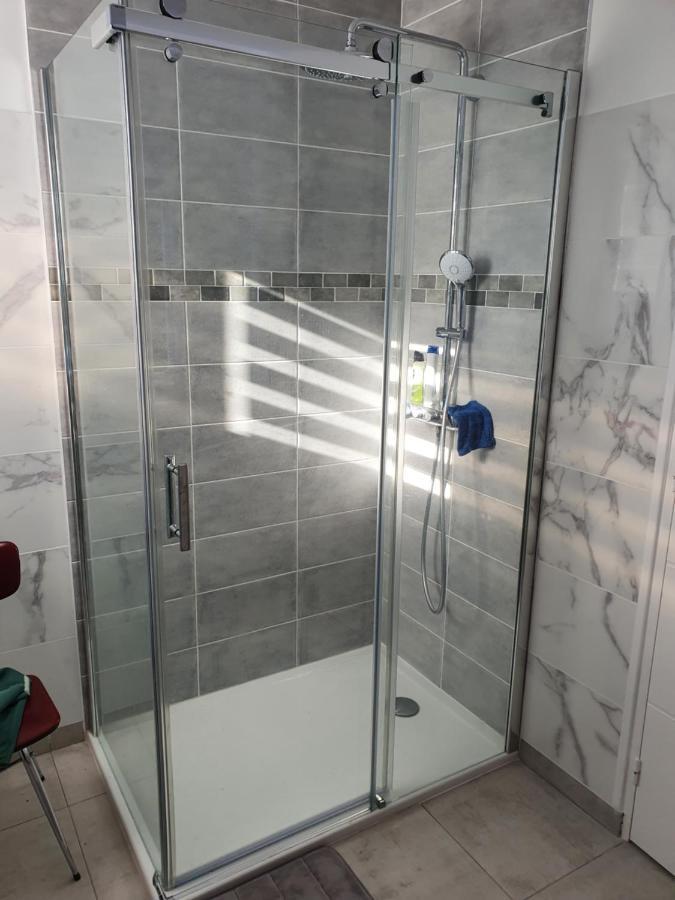 Location Chambre Dans Plain Pied 2 Chambres Louable 타든 외부 사진